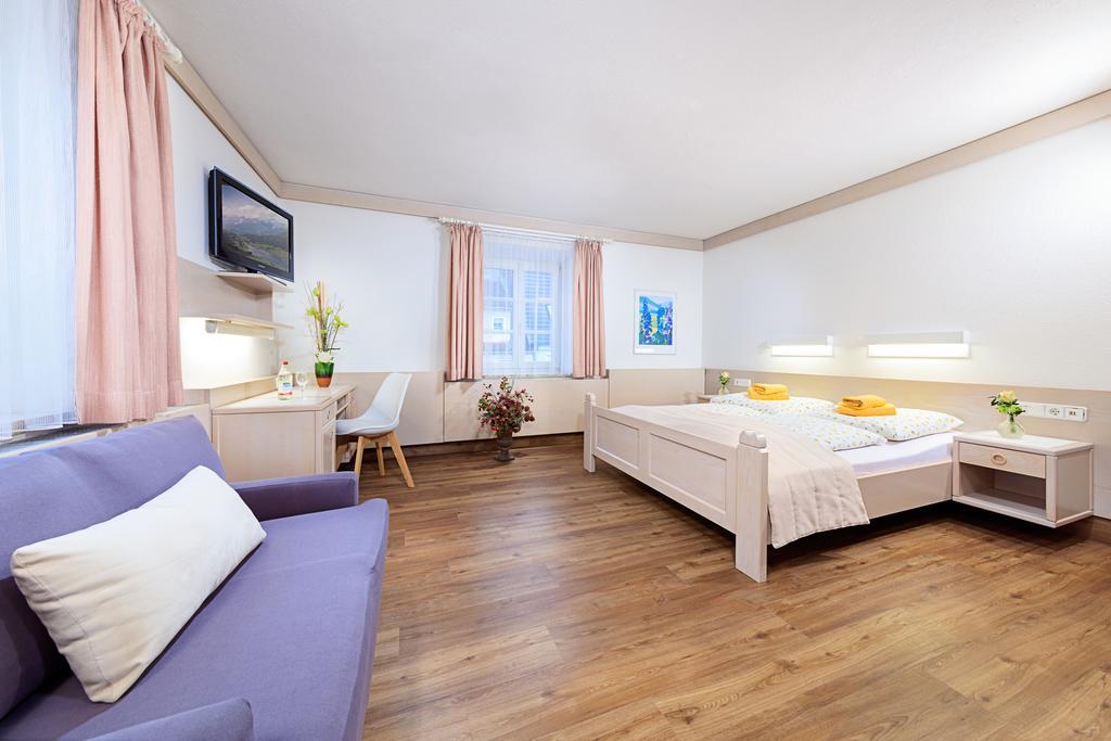 Hotel Garni Zur Laute Минделхайм Екстериор снимка