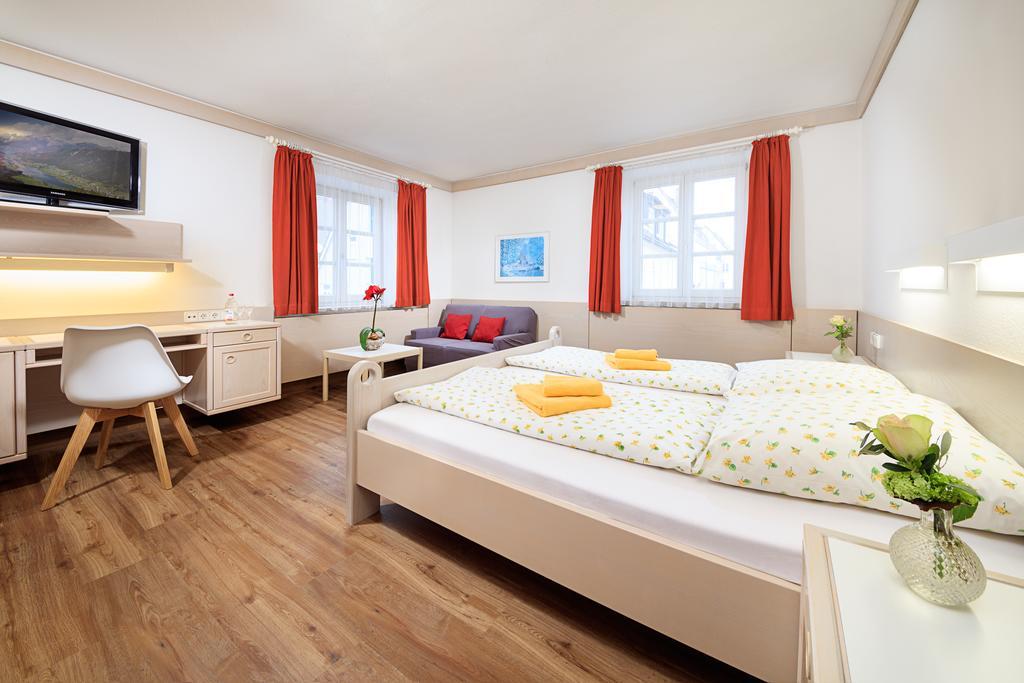 Hotel Garni Zur Laute Минделхайм Екстериор снимка